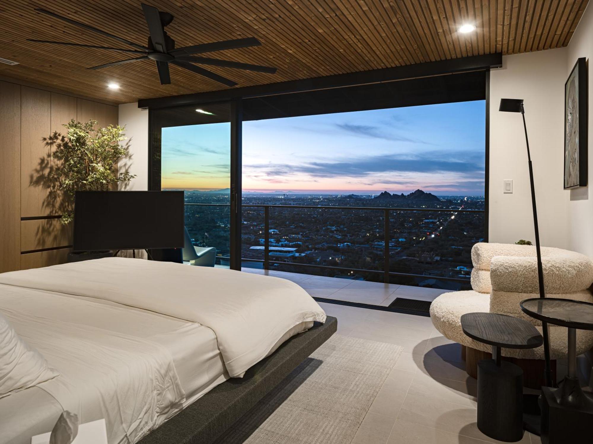 Skyeview - Camelback Mountaintop Oasis